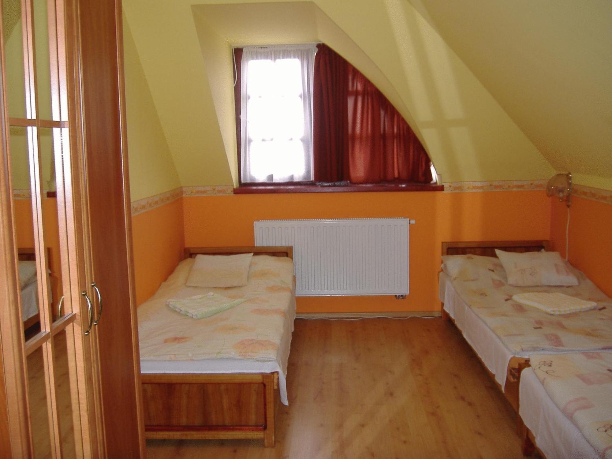 Kertvarosi Vendeghaz Oroshaza Exterior photo