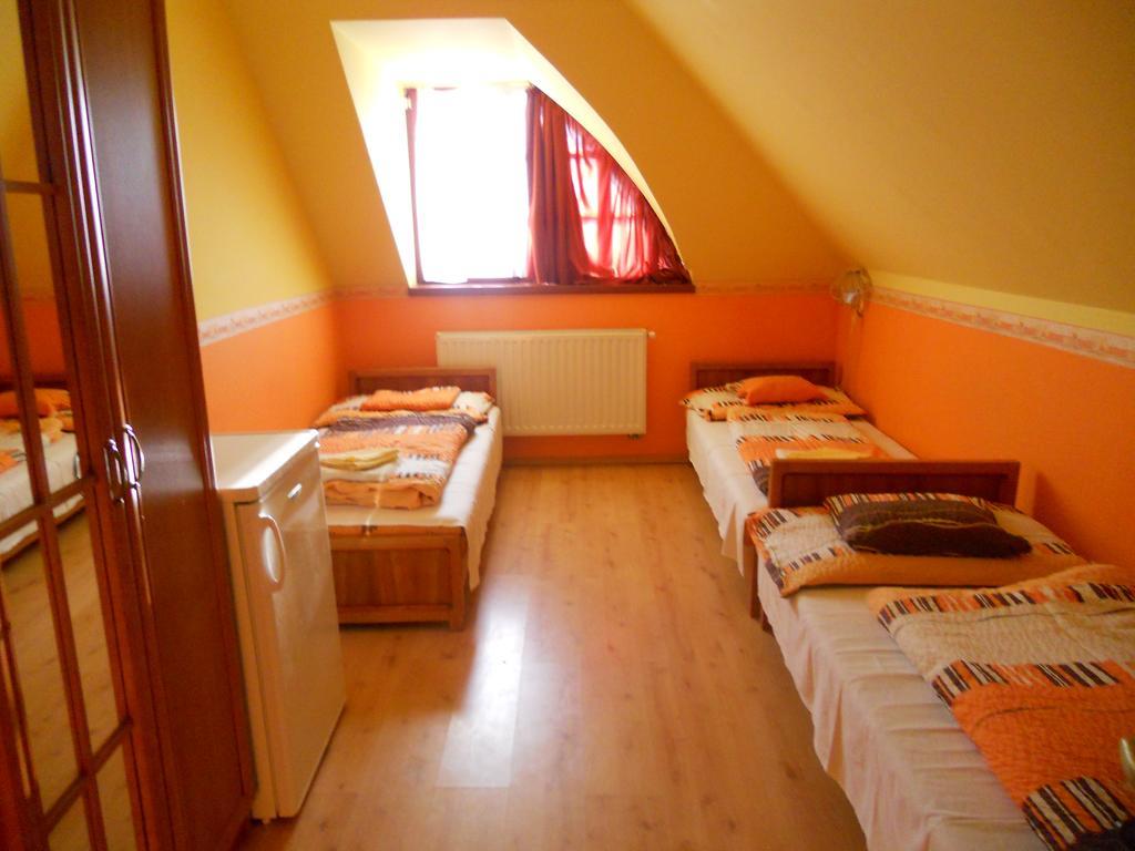 Kertvarosi Vendeghaz Oroshaza Exterior photo